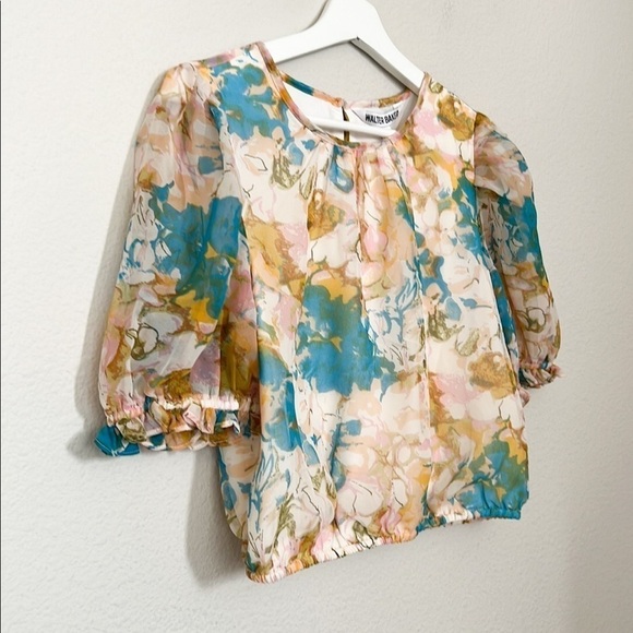 NWT Walter Baker Floral Pleaded Neckline Crop Blouse - Picture 3 of 7